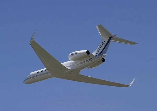 Gulfstream 550. Low pass on arrival in the Avalon overhead