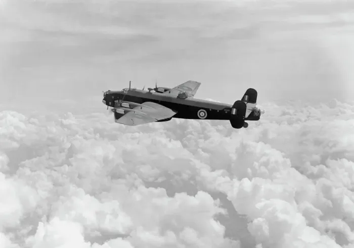 Framed Print : Handley Page, HP, Halifax, Mk1, M7773, RAF, UK, 1942, 1940s, Bomber, A-A, 3 / 4 Rear, Historical, Military