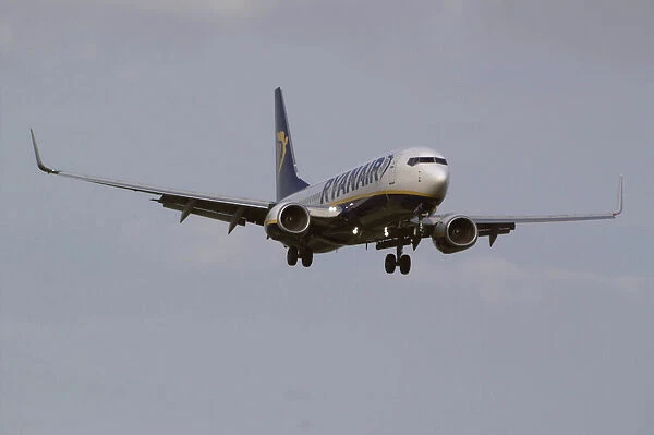 iml-505. an arriving Ryanair 737 800 into Ema