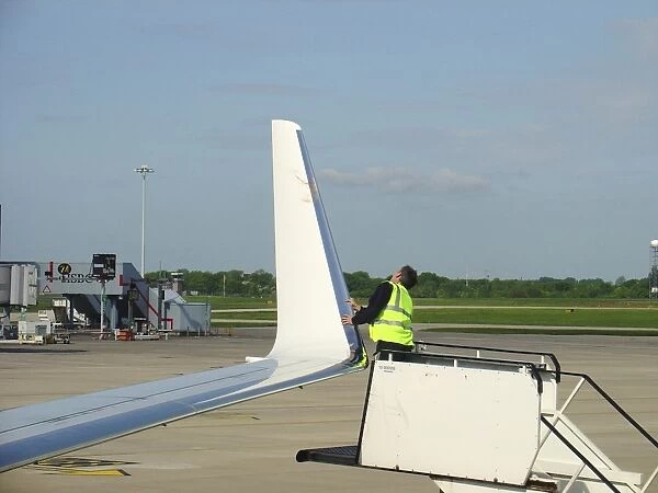 Inspection of Boeing 737-800 Ryanair winglet after birdstrke