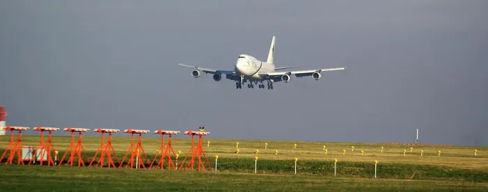 Framed Print : landing;PIA;747-200;ground equipment;final approach. manchester Framed Print : landing;PIA;747-200;ground equipment;final approach. manchester