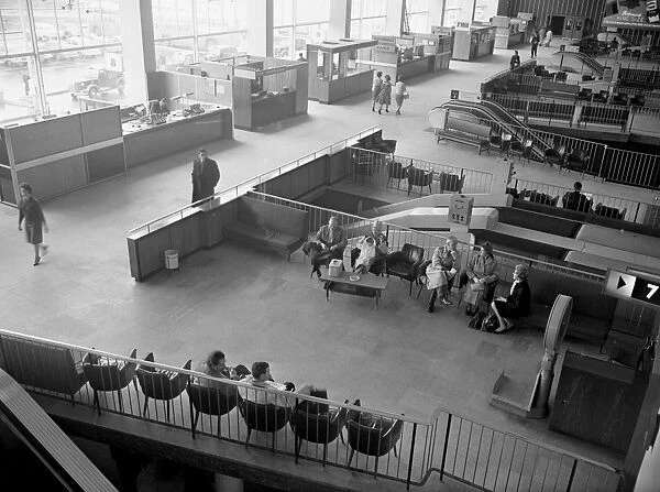 London, Heathrow, Terminal, Interior, 1960, 1960s, Passengers, UK, Historical, Civil