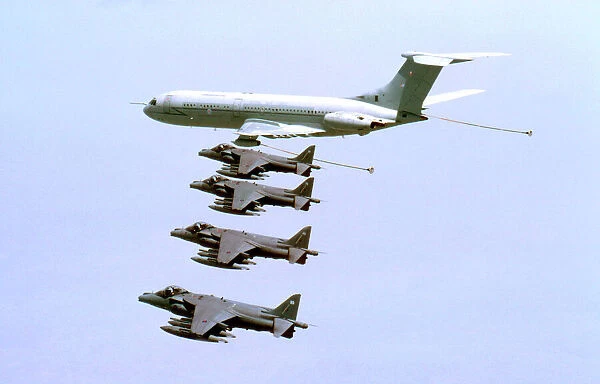 Refuelling air-air. Foster harrier gr7 and vc10 10 sq