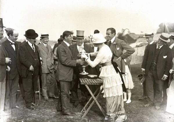 viator Walter L. Brock receiving trophy from Lady Reid