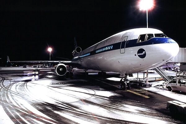 Weather: Snow. Finnair. MD-11. Helsinki 11 / 1999. By Lassi Tolvanen