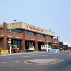 Airports: Luton 1980 s