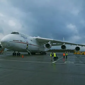 L'An-225 Antonov sur son premier vol commercial à l'aéroport d'East Midlands au Royaume-Uni L'An-225 Antonov sur son premier vol commercial à l'aéroport d'East Midlands au Royaume-Uni