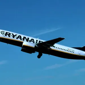 B 737 - 800 Ryan Air nouveaux couleurs Shaw B 737 - 800 Ryan Air nouveaux couleurs Shaw