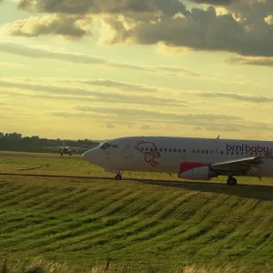 Boeing 737-300 BMI Baby evening take off