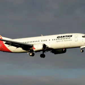 Boeing 737-400 Qantas landing approach into Melbourne