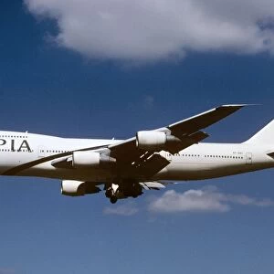 Boeing 747-200B PIA new livery