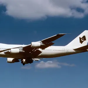 Boeing 747-200B PIA new livery