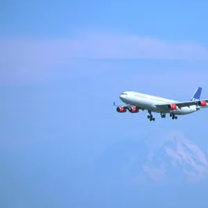 g jones scandiancian airbus a340 313x over mount rainier washington