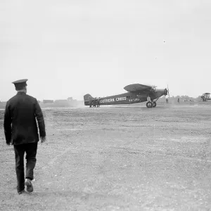 Kingsford Smiths Avro arrves at Croydon in 1929