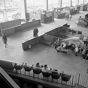London, Heathrow, Terminal, Interior, 1960, 1960s, Passengers, UK, Historical, Civil