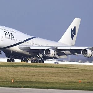 PIA;747-200;landing;nosewheel coming down;white aircraft sunny day;manchester