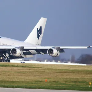 PIA;747-200;landing;nosewheel coming down;white aircraft sunny day;manchester