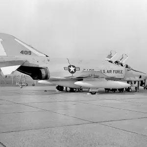 Después de la Segunda Guerra Mundial, fue asignado a las fuerzas armadas estadounidenses y se convirtió en el primer avión experimental de reacción del país Después de la Segunda Guerra Mundial, fue asignado a las fuerzas armadas estadounidenses y se convirtió en el primer avión experimental de reacción del país