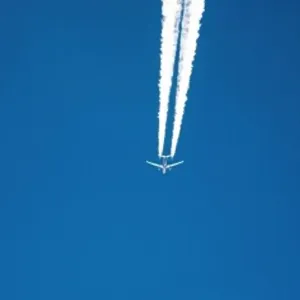 Ryanair 737-800 with Winglets Contrailling 12 July 2007 Ryanair 737-800 with Winglets Contrailling 12 July 2007