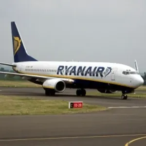 Ryanair B737-800 Carcassonne clearing runway 13 May 2007 Ryanair B737-800 Carcassonne clearing runway 13 May 2007