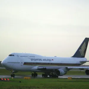 Singapore Airlines Boeing 747-400 at Manchester