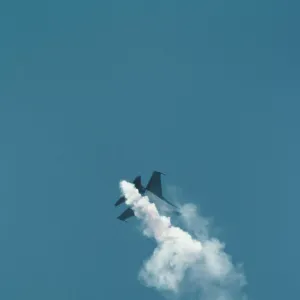 Sukhoi SU27 performing Cobra move