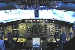 Images Dated 1st January 1980: 737-500 Cockpit