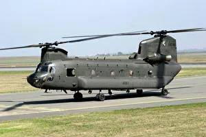 <b class=qtipBold><figcaption>A15-106</figcaption></b><br>Royal Australian Army Chinook taxiing in to Avalon to collect troops<br><em>© Flight Global 2009 - All Rights Reserved</em> A15-106