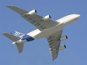 Flight Collection: Airbus A380 flies at the Dubai air show 2007