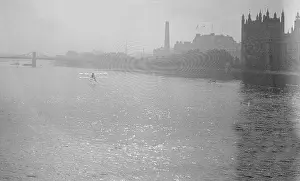 Alan Cobham landing on Thames after trip to Australia (c) Flight The Flight Collection 020 8652 8888