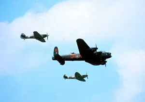 <b class=qtipBold><figcaption>Battle of Britain Flypast</figcaption></b><br>battle of britain flypast avro lancaster spitfire hurrican slickshoots fbro 02<br><em>© Flight Global 2009 - All Rights Reserved</em> Battle of Britain Flypast