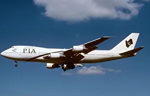 Boeing 747-200B PIA new livery