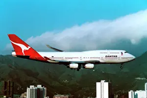 Boeing 747-400 Qantas flying into Kai Tak - old Hong Kong airport