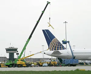 Boeing 757-200 Detaching rudder from the fin following a lightning strike