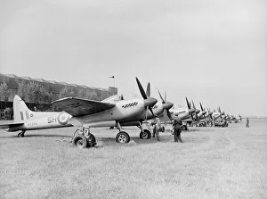 <b class=qtipBold><figcaption>DH Hornet</figcaption></b><br>DH Hornets RAF 64 Sqn Linton-on-ouse 05/48<br><em>© Flight Global 2009 - All Rights Reserved</em> DH Hornet