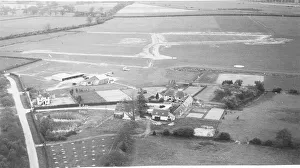 <b class=qtipBold><figcaption>Gatwick Airfield 1933</figcaption></b><br><br><em>© Flight Global 2009 - All Rights Reserved</em> Gatwick Airfield 1933