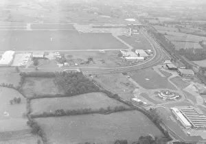 <b class=qtipBold><figcaption>Gatwick Airport 1962</figcaption></b><br><br><em>© Flight Global 2009 - All Rights Reserved</em> Gatwick Airport 1962