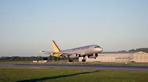 Modern Aircraft Prints: GermanWings Airbus 319 Landing Stansted RW05 17 Sept 07