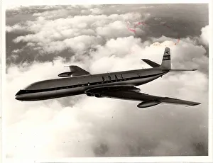 <b class=qtipBold><figcaption>De Havilland Comet in flight</figcaption></b><br><em>© Flightglobal.com</em> De Havilland Comet in flight