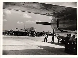 <b class=qtipBold><figcaption>De Havilland in the distance</figcaption></b><br><em>© Flightglobal.com</em> De Havilland in the distance