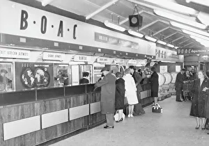 <b class=qtipBold><figcaption>Heathrow Airport 1960s</figcaption></b><br><br><em>© Flight Global 2009 - All Rights Reserved</em> Heathrow Airport 1960s