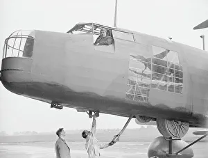 HP Harrow - for a-a refuelling 1939(c) Flight The Flight Collection 020 8652 8888 Not to be reproduced without permission or payment