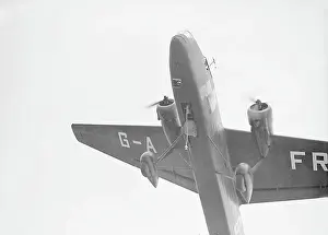 HP Harrow used for a-a refuelling - note pipe from underside of aircraft 1939(c) Flight The Flight Collection 020 8652 8888 Not to be reproduced without permission or payment