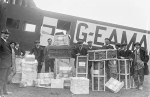 Flight Collection: HP12 Feb 1920 Paris to cricklewod Pilot Lt Beal on extreme right Pub 25 / 7 / 87 p37