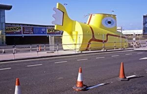 Images Dated 6th January 2006: John Lennon Airport Liverpool - Yellow Submarine model