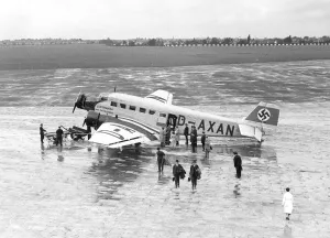 <b class=qtipBold><figcaption>Junkers JU52 Lufthansa</figcaption></b><br>JU52<br><em>© Flight Global 2009 - All Rights Reserved</em> Junkers JU52 Lufthansa