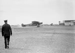 Kingsford Smiths Avro arrves at Croydon in 1929