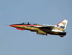 Images Dated 24th November 2005: Korean Aerospace T-50 at Dubai airshow 2005