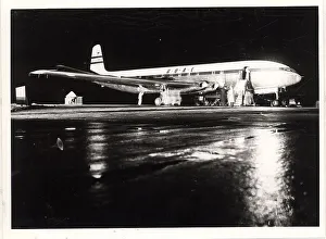 Night shot of the De Havilland Comet