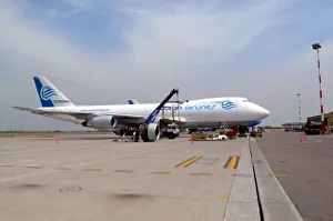 Ocean Airlines 747 engine change Brescia Jun 06